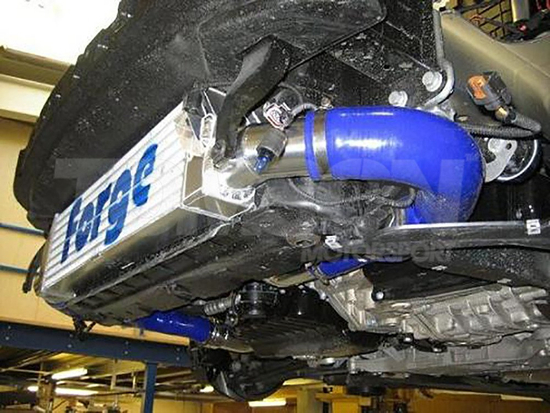 Intercooler Forge Motorsport FMINTSCIR VW Scirocco R Mk III (czarne rury)