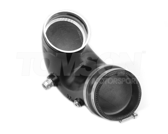 Aluminiowe kolanko turbosprężarki ze zwiększoną średnicą (wlotowe) Airtec Motorsport ATMSBMW8 "J-pipe" (wersja V2) BMW M2 Competition (F87), M3 (F80), M4 (F82, F83) 3.0 S55B30