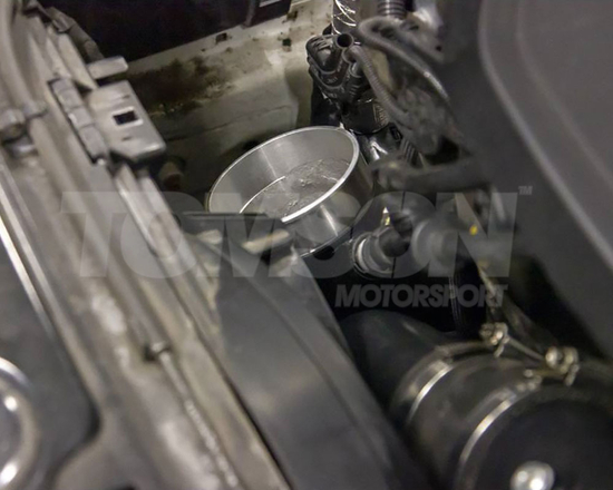 Aluminiowe kolanko turbosprężarki ze zwiększoną średnicą (wlotowe) Airtec Motorsport ATMSBMW11 BMW M140i (F20, F21), M240i (F22, F23), 340i (F30, F31, F36), 440i (F32, F33) 3.0 (B58)