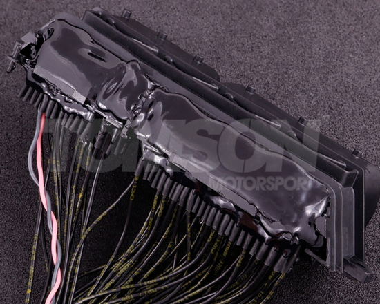 Adapter do połączenia seryjnej wiązki silnika MaxxECU 1902 Ford Focus RS/ST 2010 (ME 9.0) z komputerami MaxxECU RACE