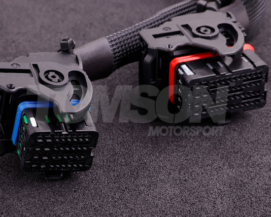 Adapter do połączenia seryjnej wiązki silnika MaxxECU 1880 Audi A3 / S3 (8L), A4 (8D, 8E, 8H), TT (8N), VW Golf IV GTI, Skoda Octavia, Seat Leon VAG 1.8T 20v (ME 7.5) z komputerami MaxxECU RACE