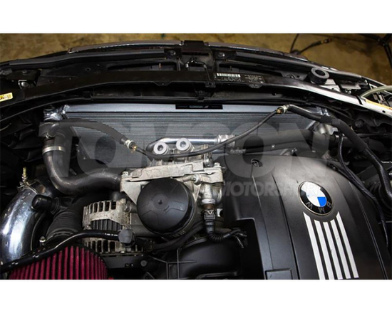 Aluminiowa chłodnica wody Mishimoto MMRAD-E90-07A BMW 335i E90, E91, E92, E93, 135i/1M E82, E88 (N54, N55) (skrzynia automatyczna)