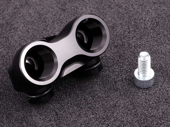 Adapter do chłodnicy oleju MaxxECU 2447 8HP70/75 JLR Type 6