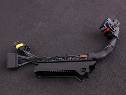 Adapter do połączenia seryjnej wiązki silnika MaxxECU 1304 Audi S2 3B z komputerami MaxxECU